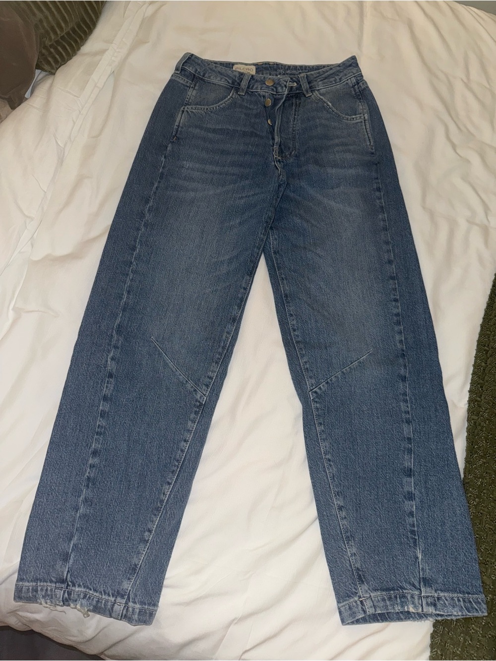 Pilcro Barrel Jeans. Size 25
